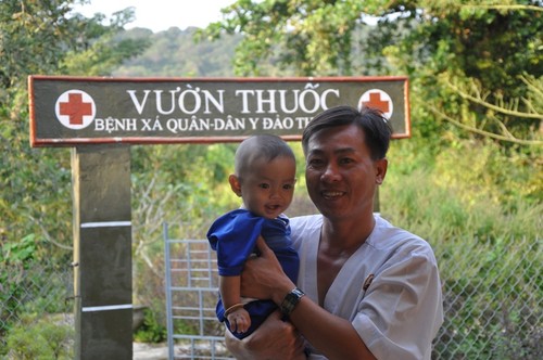 Military doctor Tran Dinh Dung on Tho Chu island  - ảnh 3